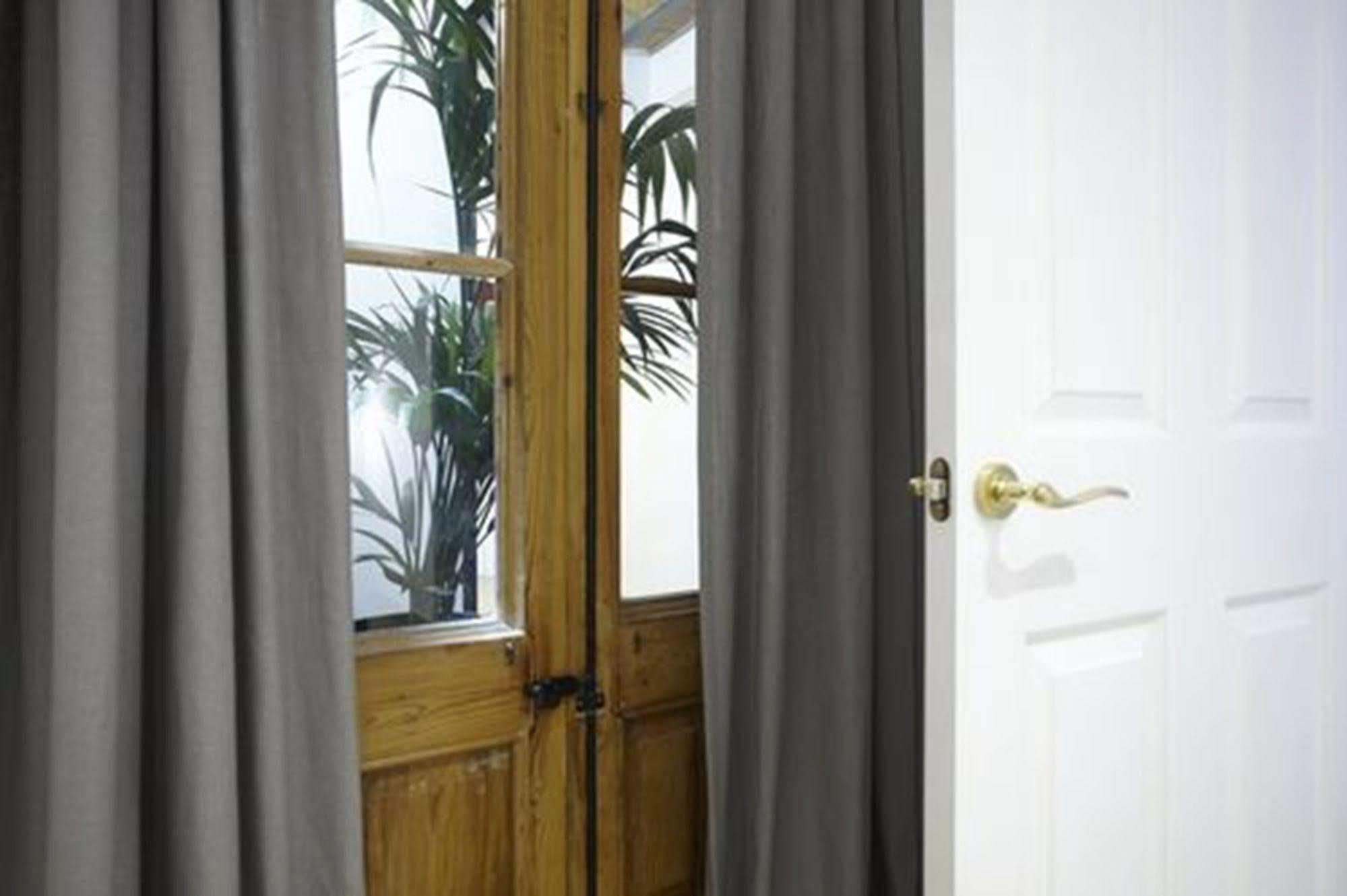 Apartamento L'Escudellers By The Streets Barcelona Exterior foto